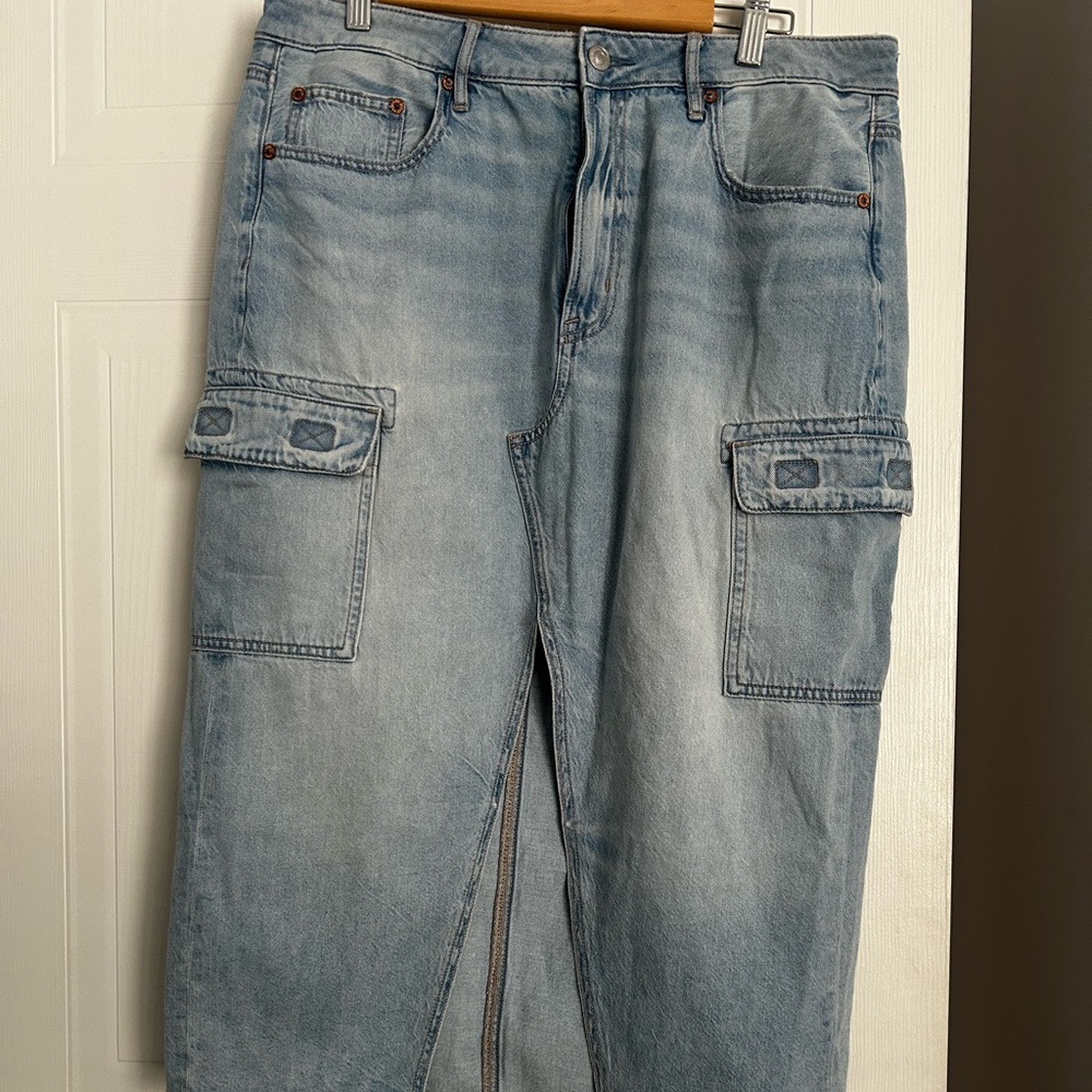Women’s light blue cargo skirt